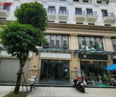 CHÍNH CHỦ BÁN SHOPHOUSE ĐÃ HOÀN THIỆN FULL NỘI THẤT (ĐỐI DIỆN CỔNG ĐẠI HỌC VINUNI) - CHỈ VIỆC VỀ Ở